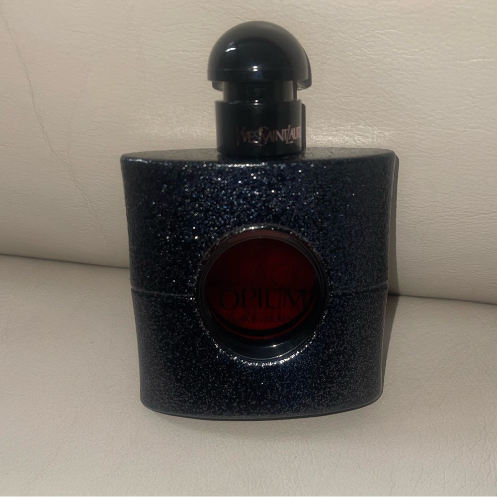 ❤️ NWOB YSL Black Opium. Full bottle with no bo. 50ml 16 oz. Reasonable offers.